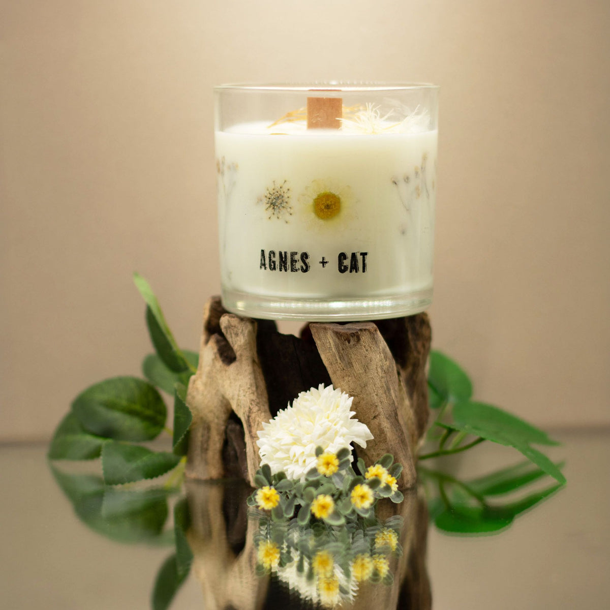 Agnes + Cat Botanical Soy Candle Windermere – view 2